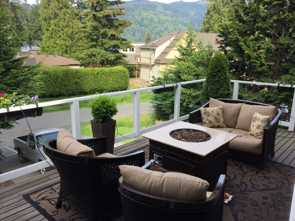 Front Deck.
