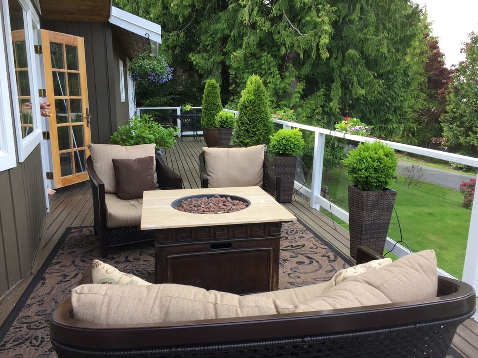 Front Deck w/gas Fireplace.