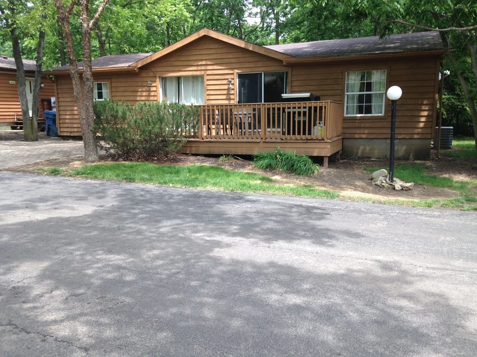 Welcome to House 91!  Put in Bay   parking for 2 cars in drive 