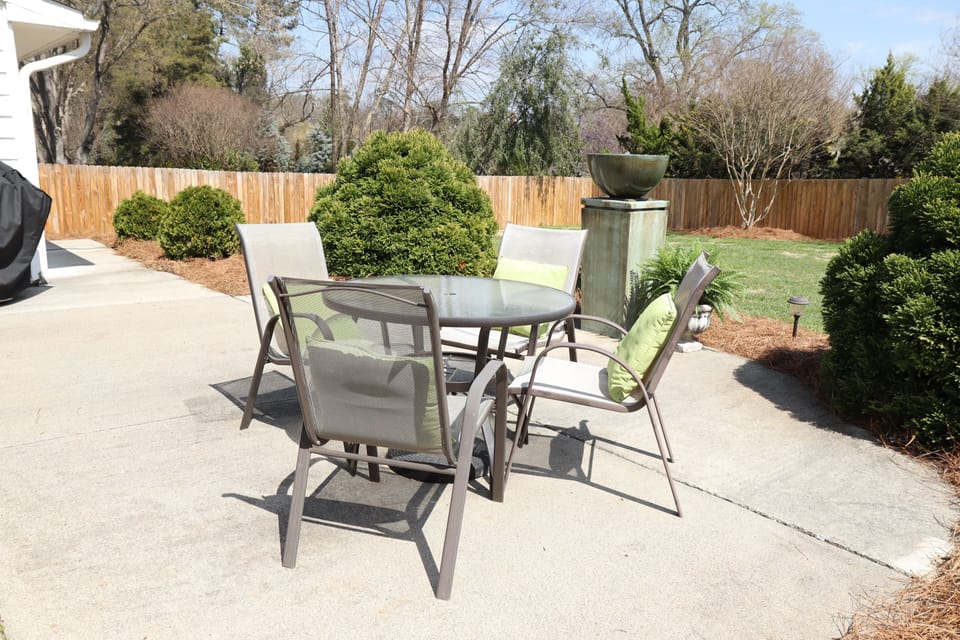 Back patio with seating for 4.