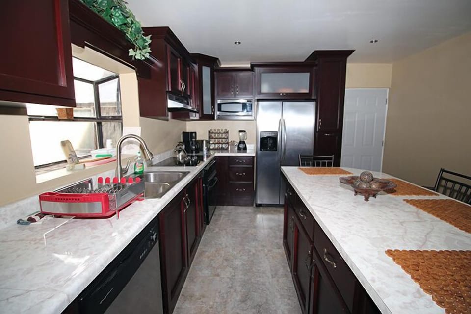 Modern Kitchen with all necessary items for your stay to be perfec.. 