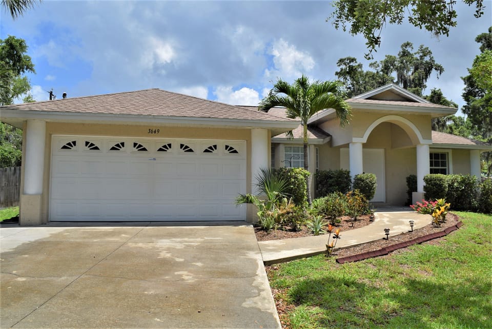 Front view of home