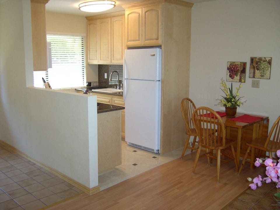 Kitchen - Dining area