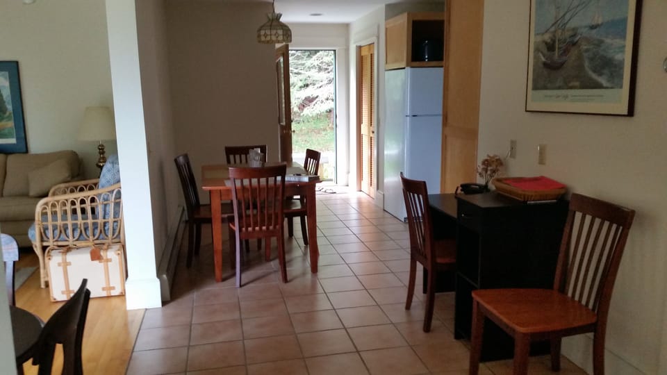 And dining area.