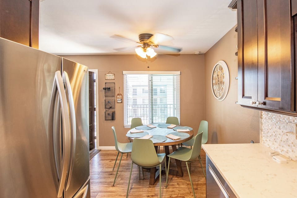 Dining table seats 6 people