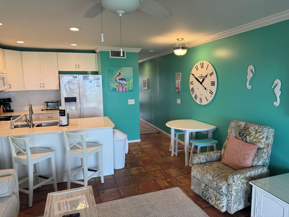 Kitchen bar and dining area