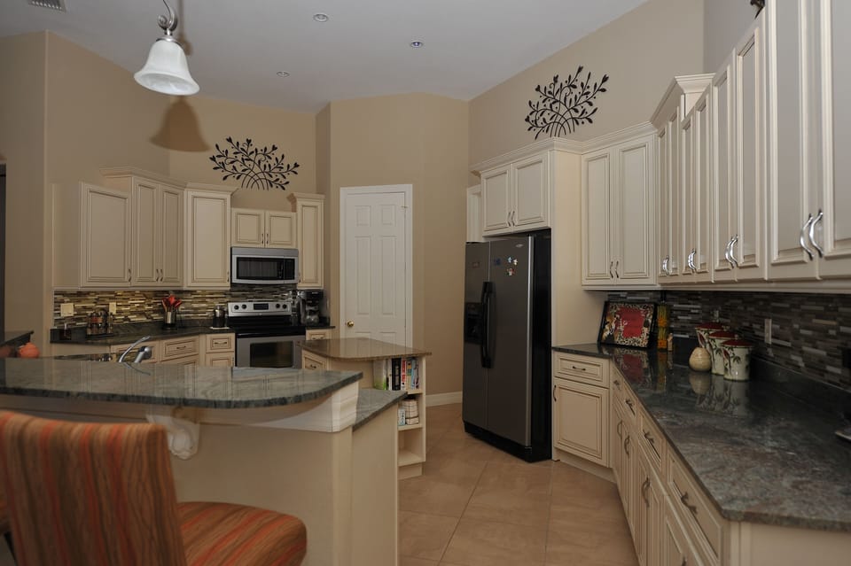 CHEFS KITCHEN