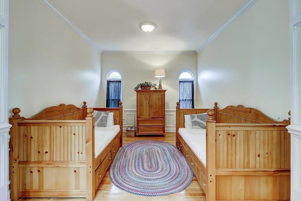 Main Floor - Bonus Room With Two Twins