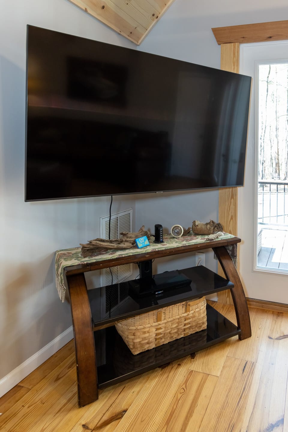 TV and blue ray/dvd player