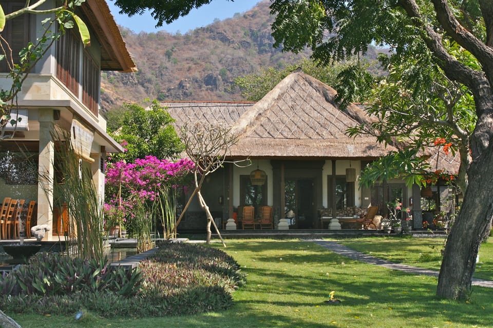 Terrace overlooking the garden, pool and sea