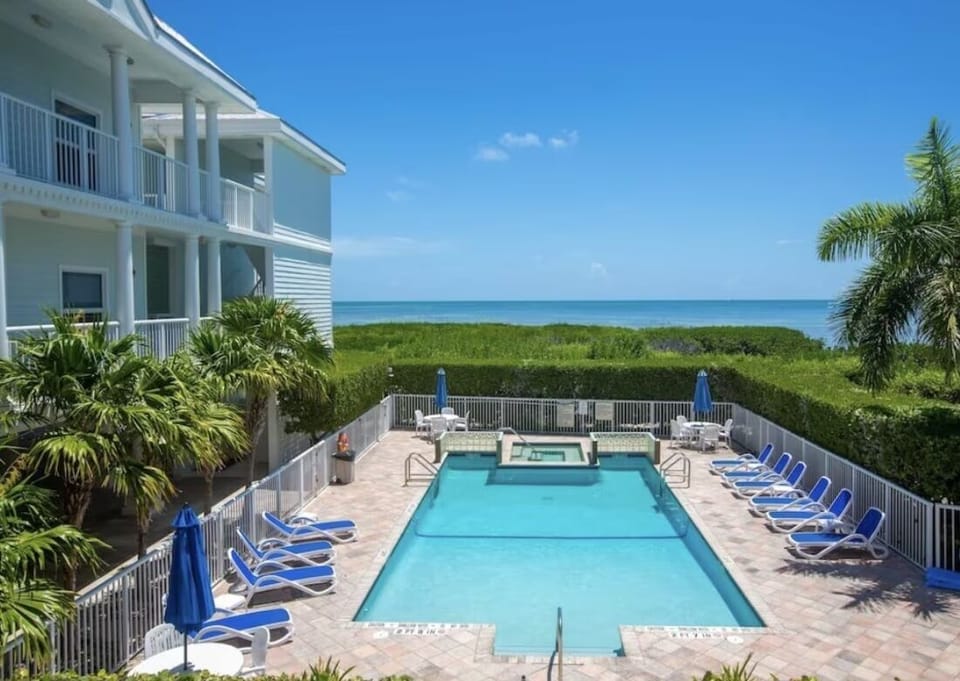 Private Pool & Hot Tub- CONDO GUEST ONLY!!