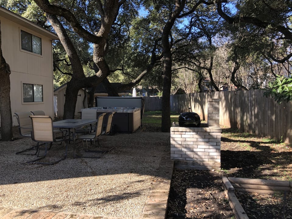 Great backyard for BBQ's and family fun.
Also a playhouse and horseshoe pit.