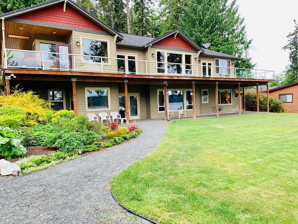 Lower level entry to apt