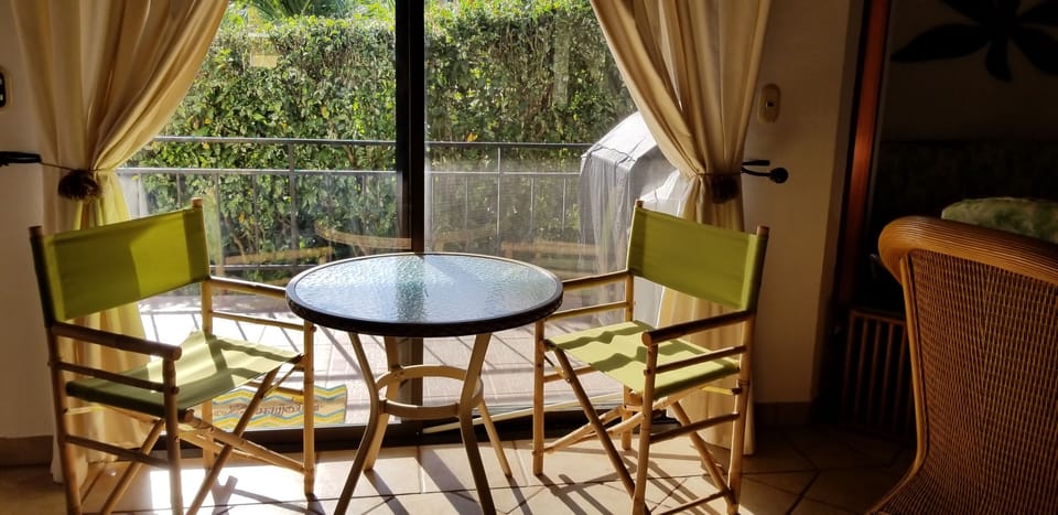 Breakfast set for indoor or outdoor  use.