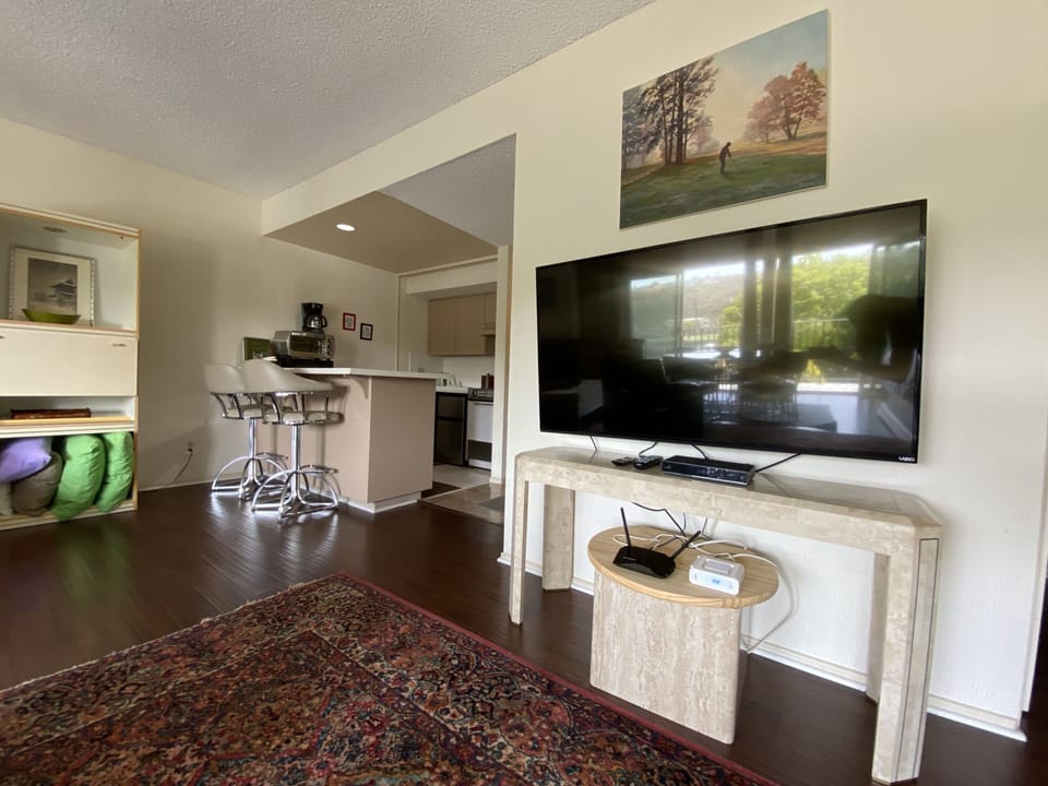 Flat screen HD TV and wifi available for guests entertainment 
