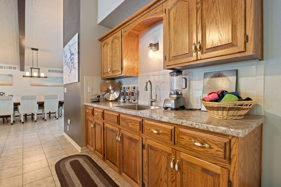 Upper Level Wet Bar