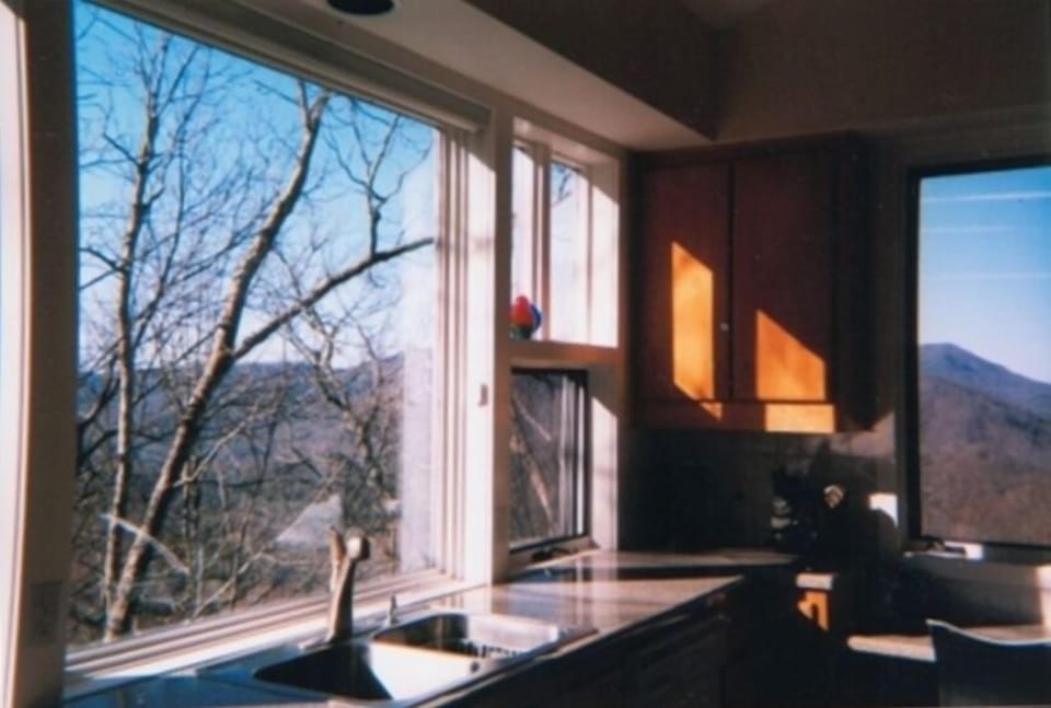 Fully appointed kitchen...