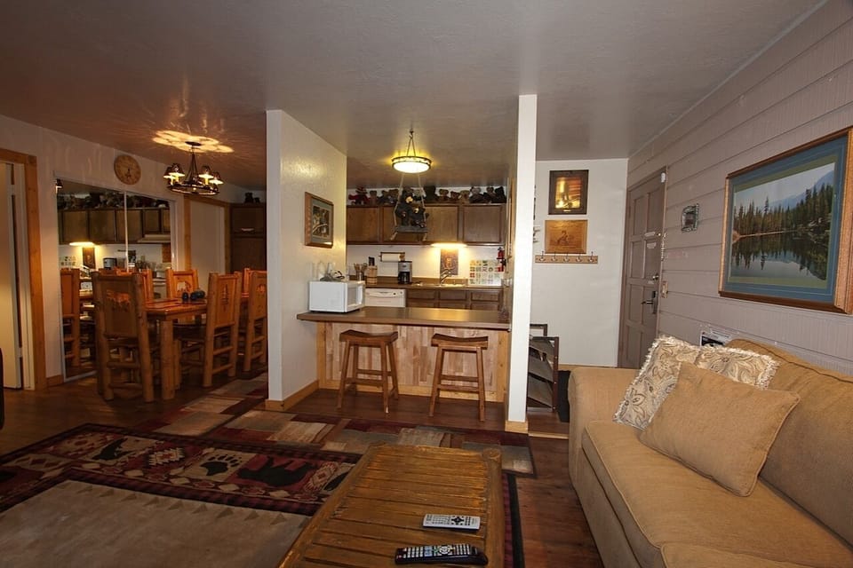 Look how roomy and cozy this place is.