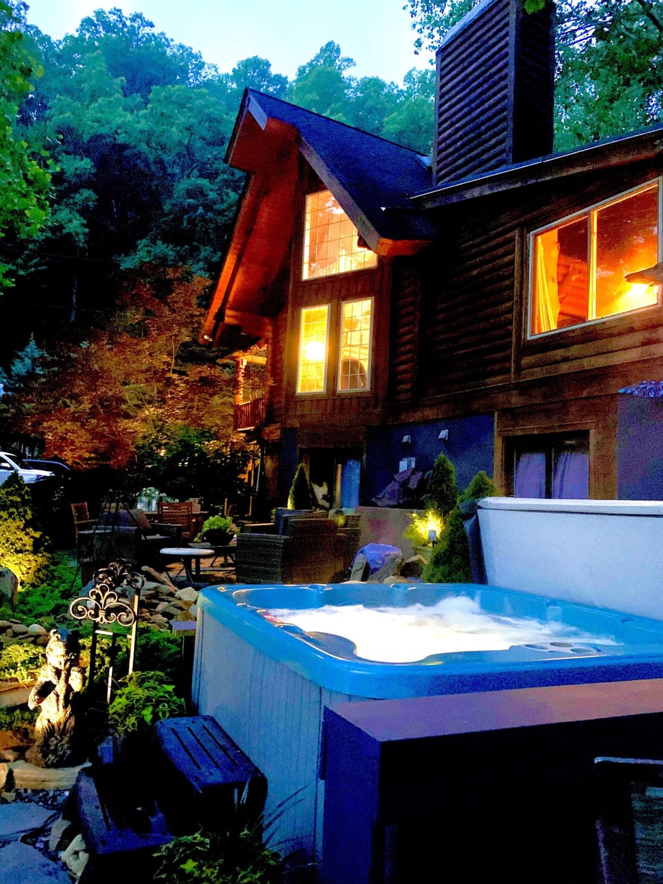 APPALACHIAN LOG CABIN - 
Exceptional  5 Star - custom amenities 