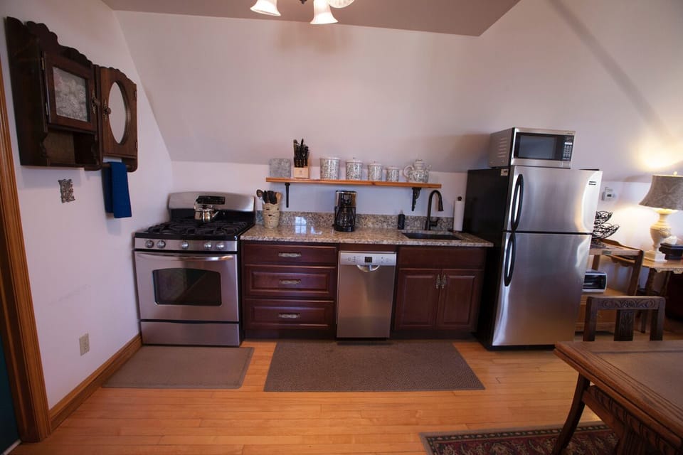 Remodeled  Kitchen Appliances and Countertops