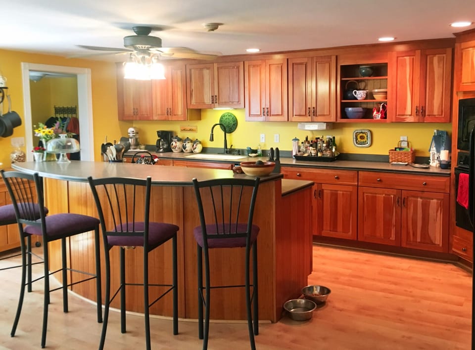 Spacious gourmet kitchen with gas cooktop