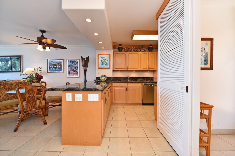 Kitchen / Dining Table