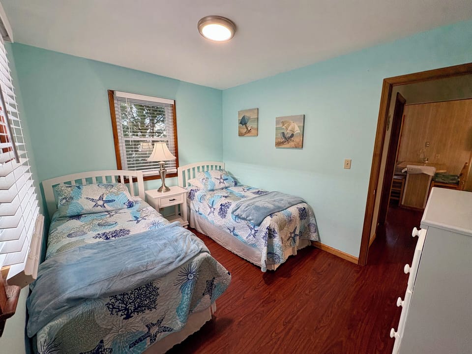 Twin Bedroom