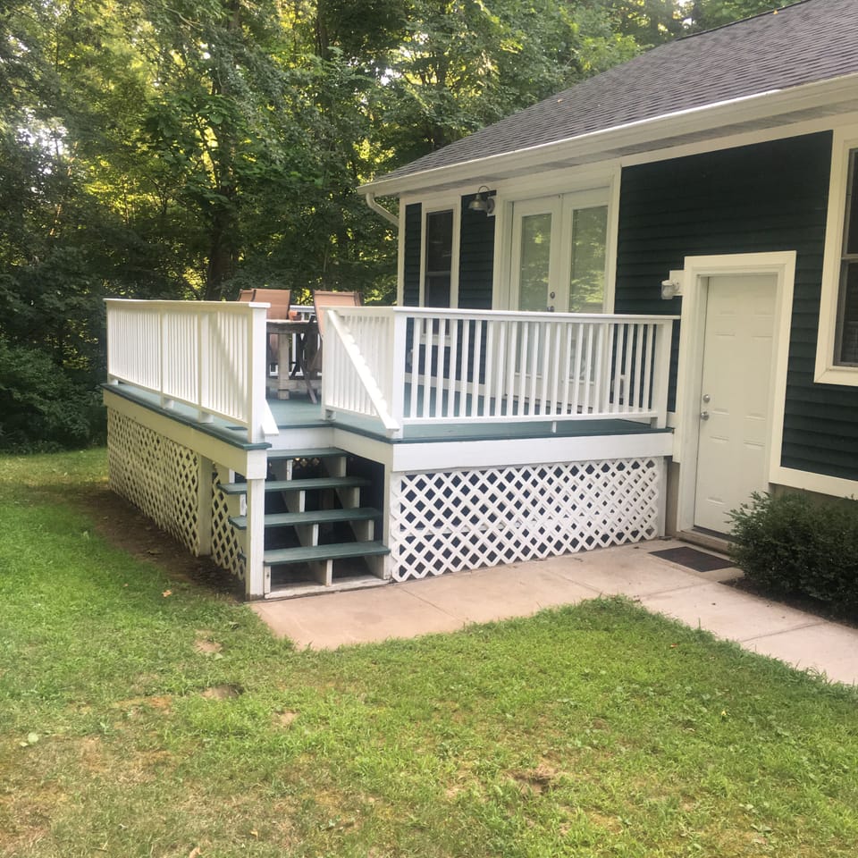 Back Deck and Yard with Table / Chairs and Griĺl