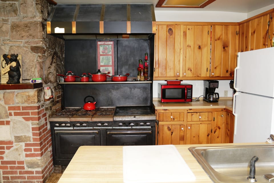 Kitchen Main Galley  
