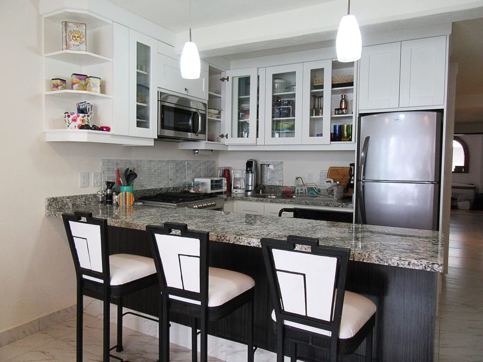 Kitchen & Snack Bar 
