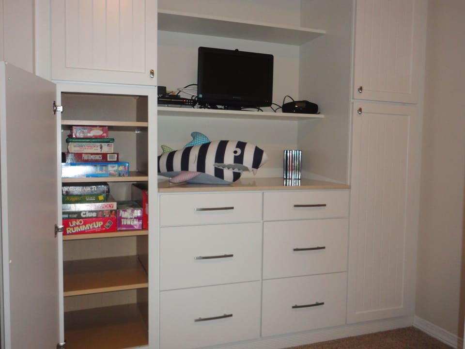 Entertainment area of bunk room with games & movies 