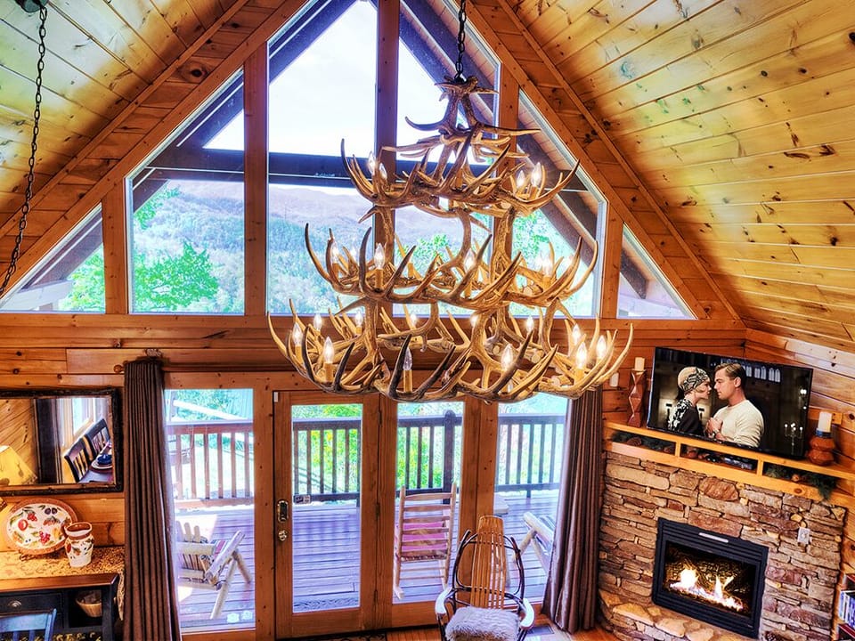 GORGEOUS HUGE DEER ANTLER CHANDELIER (4x4) AMAZING SPECTACULAR VIEWS FROM INSIDE