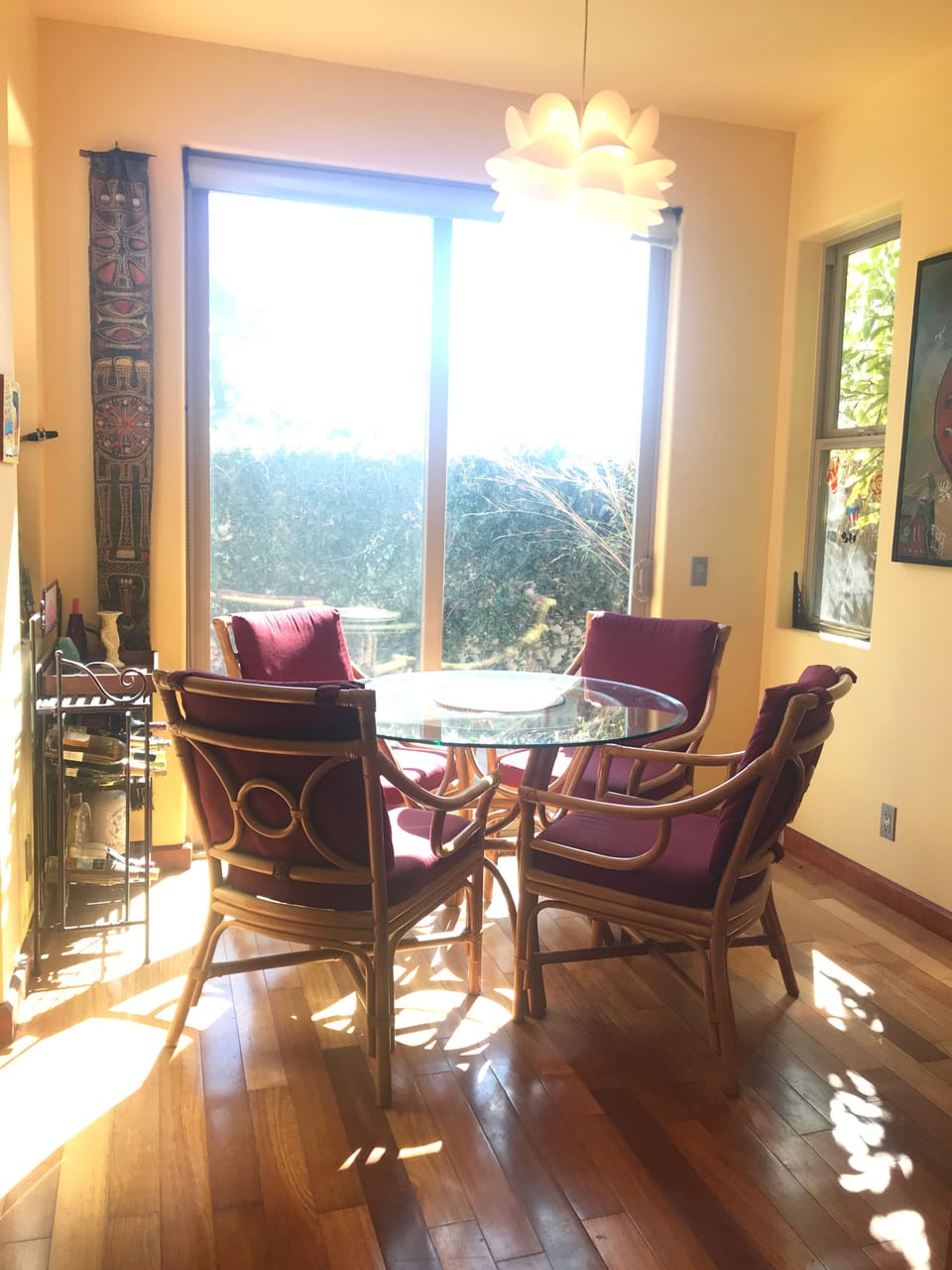 Cozy little breakfast nook 