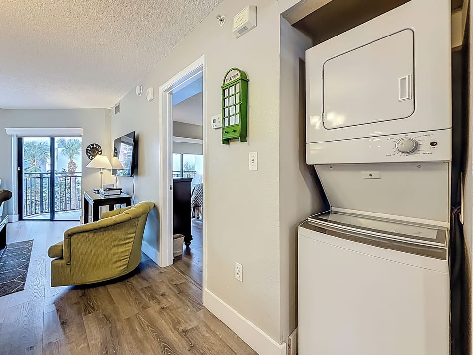 New washer & dryer 2023 . No need to bring lots of clothes !!