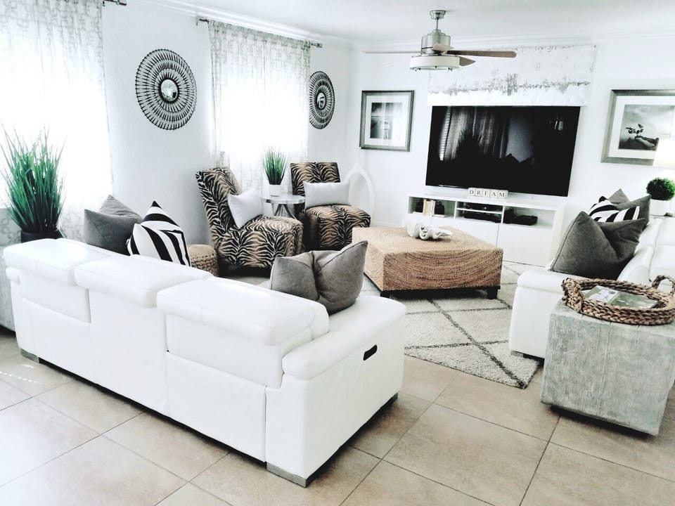 Spacious Living Room with Plenty of Seating