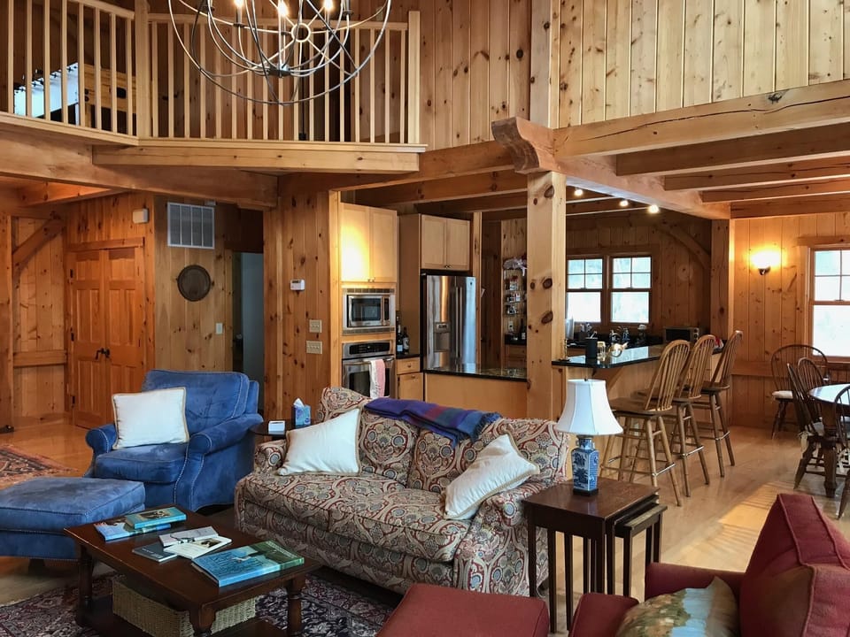 Open floor plan great for large groups