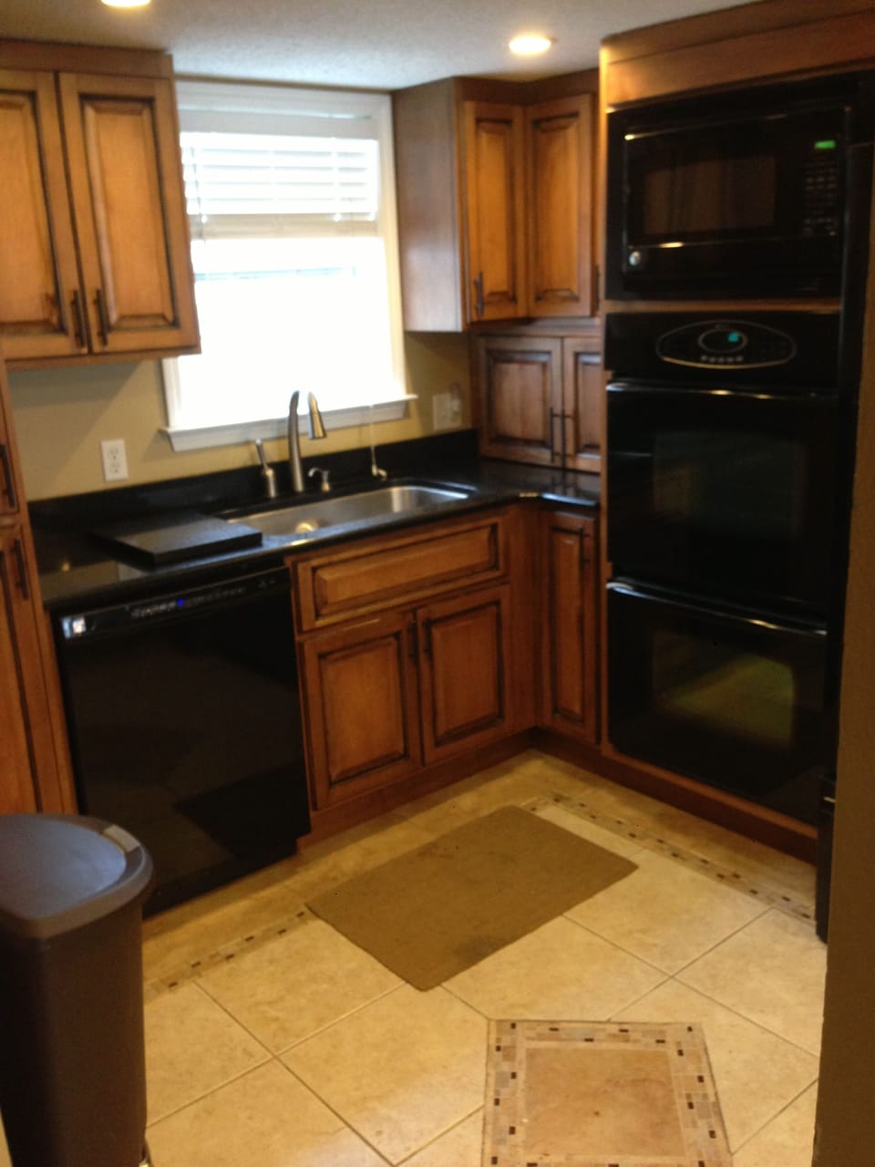 Fully stocked kitchen, Double ovens, Delta touch faucet, micro and 6 bay cooktop
