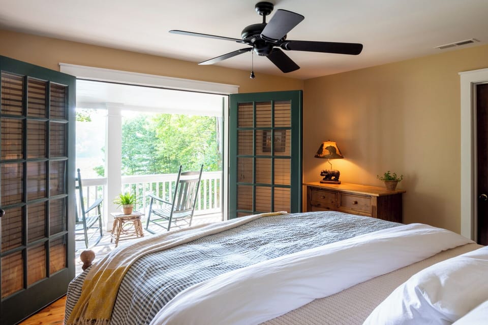 Upstairs primary with king sized bed, private bath and lake views. Luxury linnen