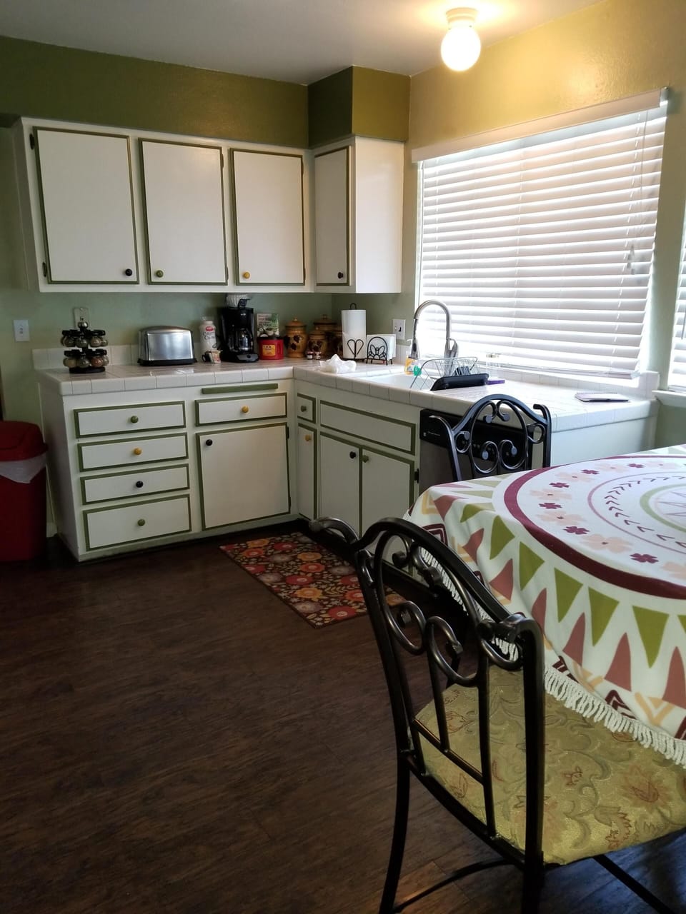 Kitchen (alternate view)