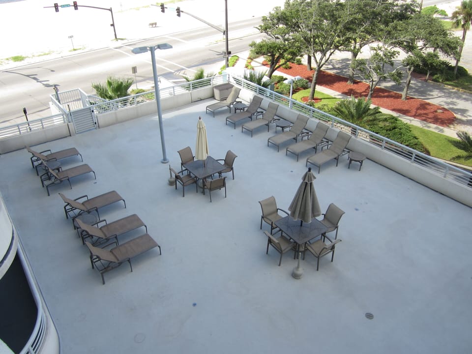 Lots of seating at pool.
Ocean right across the road.