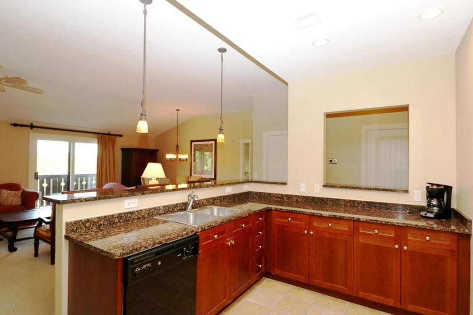 Full kitchen