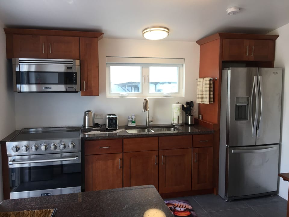 Full Stainless Steel Kitchen, Granite countertops.