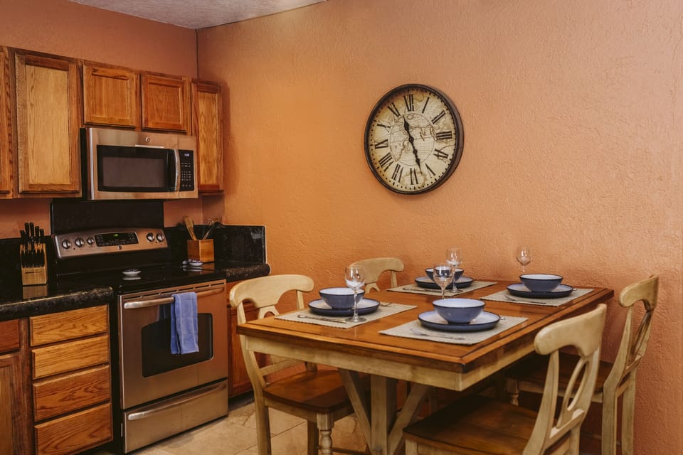 Dining area with seating for 4