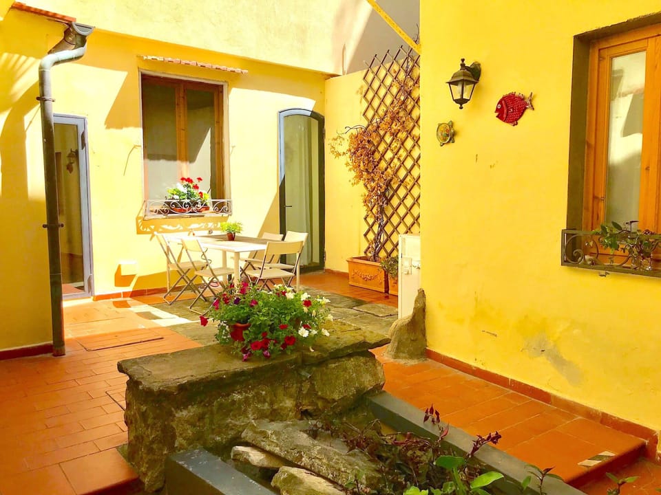 Courtyard  seating 