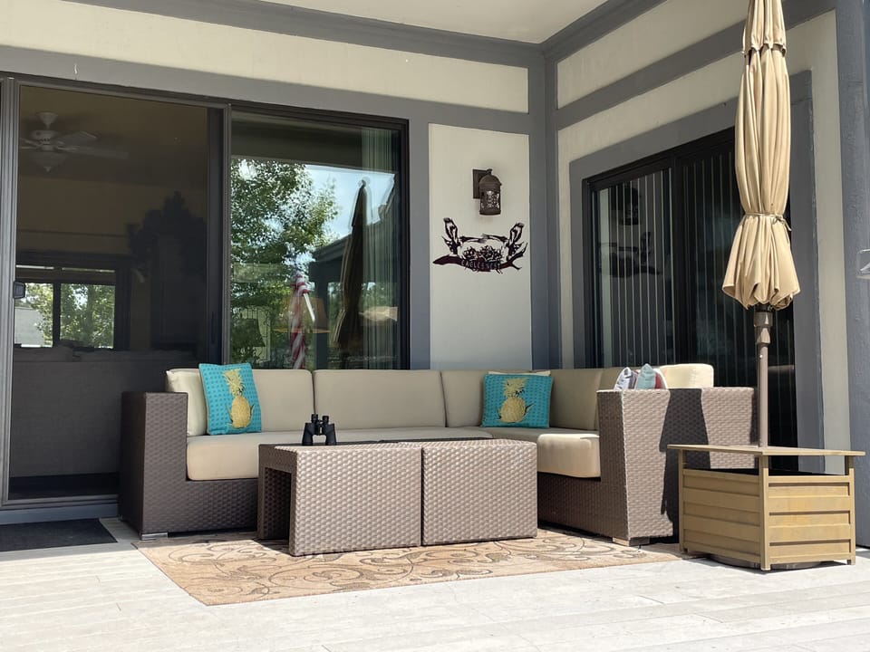 Comfy Seating Area overlooking Lake