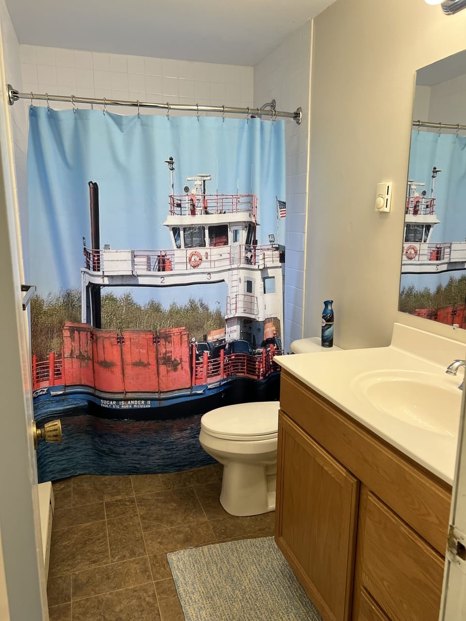 Bathroom across from Linen Closet (described in hallway picture)