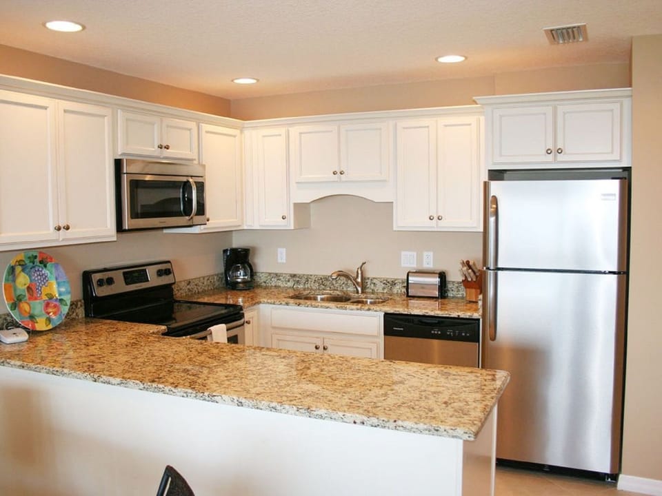 Full kitchen with granite counter tops & stainless appliances.