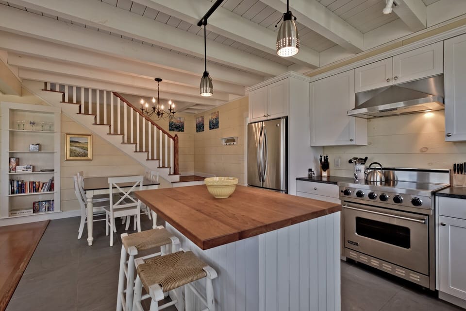 Open-plan kitchen and dining room