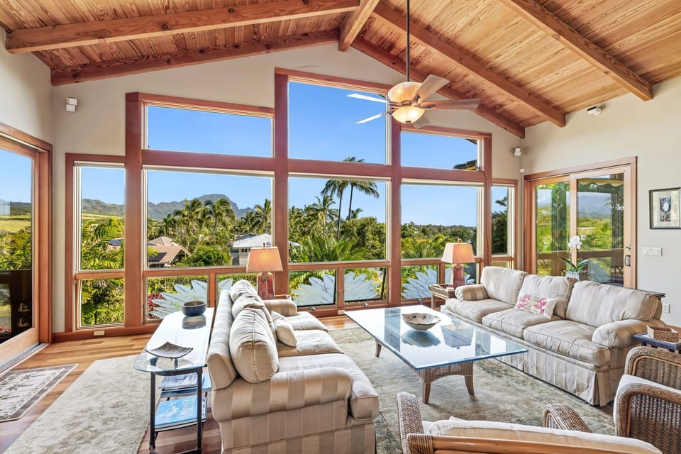 Spacious great room with 180 degree mountain views 