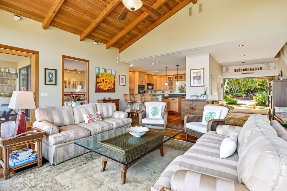 Open and airy. Enjoy the tradewinds